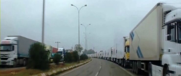 Cilvegözü'nde Uzun Araç Kuyruğu 
