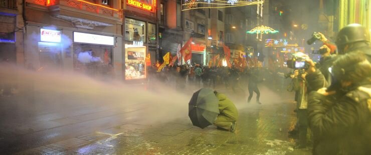 Taksim'de Eylemci Gruba Polis Müdahale Etti 
